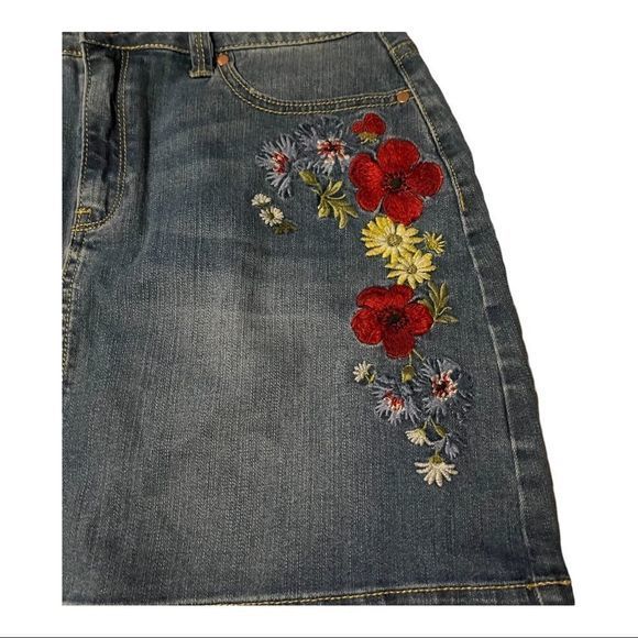 Highline Floral Embroidered Mini Jean‎ Denim Skirt - Picture 5 of 6